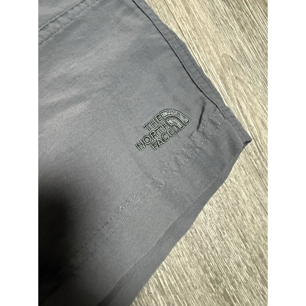 The North Face Shorts‎ Men's 34 Gray Chino Hiking Outdoor Nylon